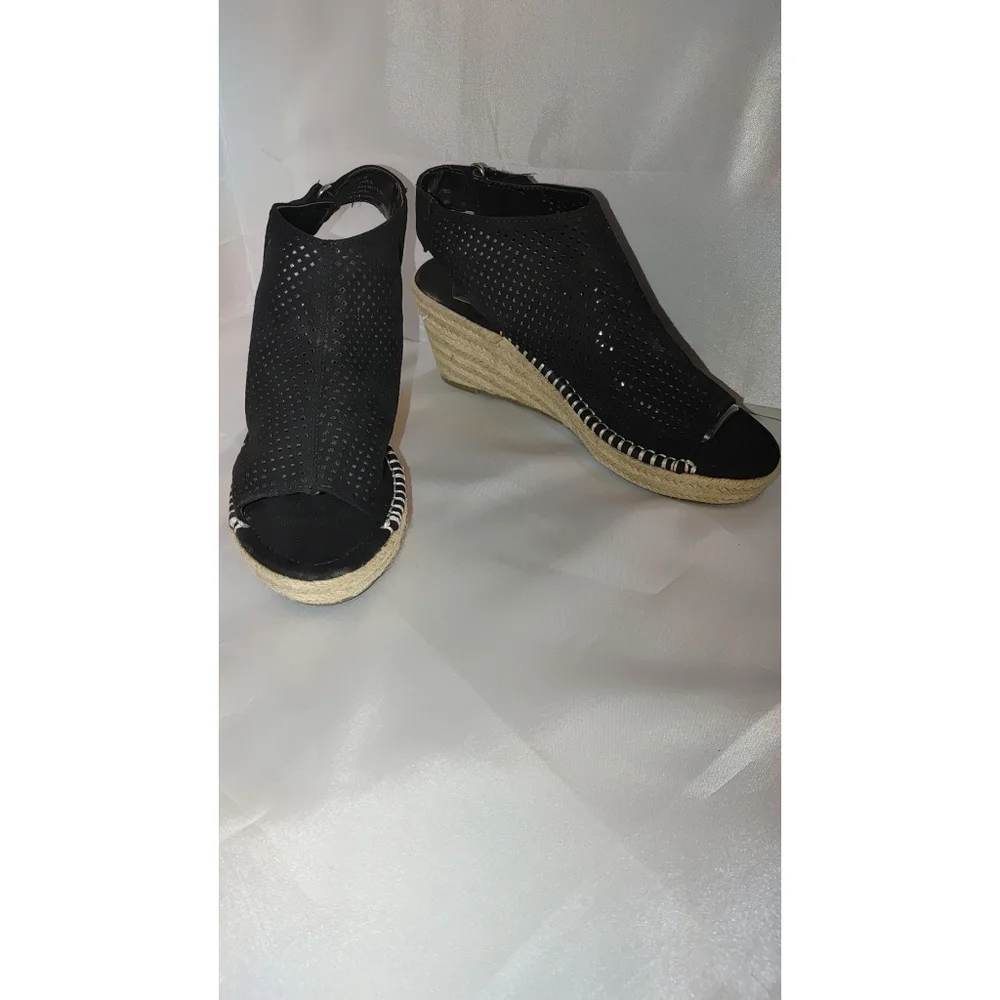 Daisy Fuentes Rory Peep Toe. Wedge Size 10M